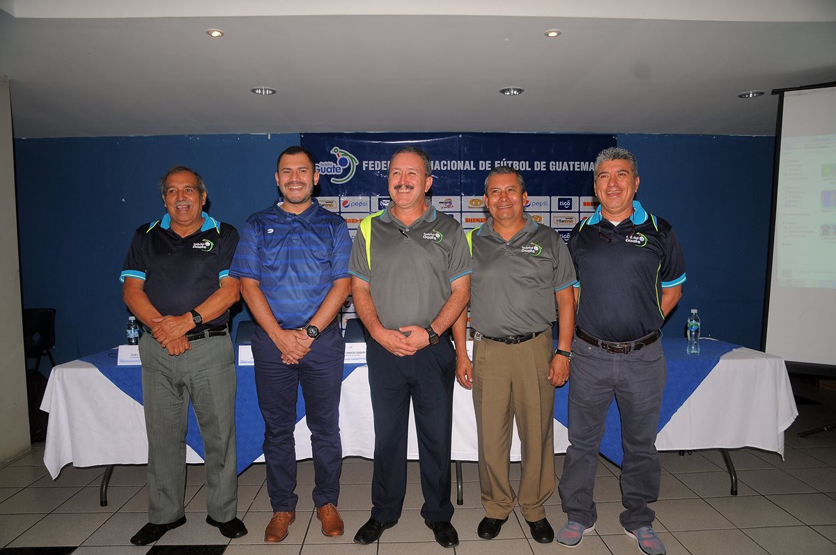 En el salón de usus múltiples de la Fedefutbol se llevó a cabo la presentación. (Foto Prensa Libre:Carlos Vicente)