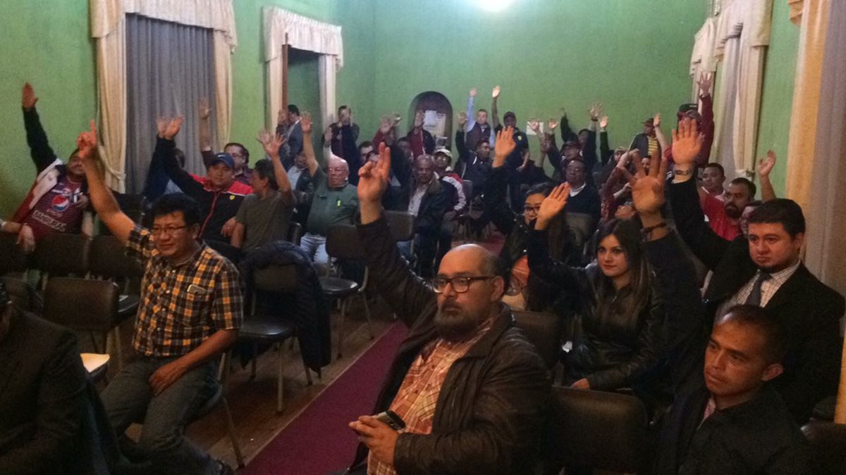 Asamblea general extraordinaria donde socios de Xelajú MC desconocieron a la directiva. (Foto Prensa Libre: cortesía Xelajú MC)