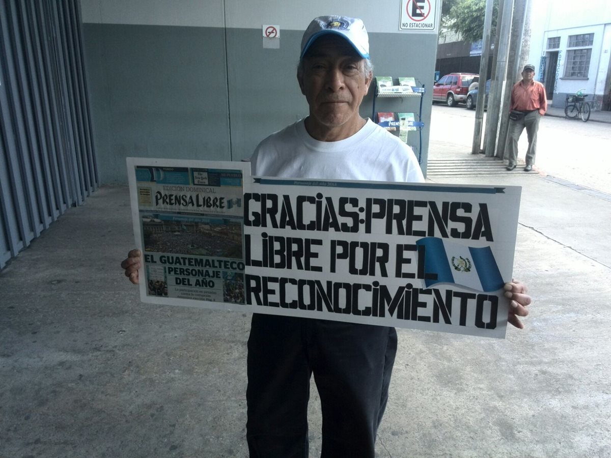 Armando Luna visitó este diario para agradecer el reconocimiento de Personaje del Año. (Foto Prensa Libre: Erick Avila)