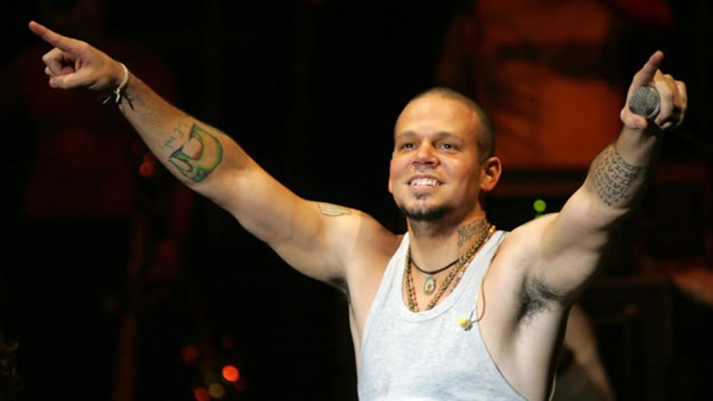 René Pérez de Calle 13 felicita a los guatemaltecos por las manifestaciones pacíficas. (Foto Prensa Libre: AP)