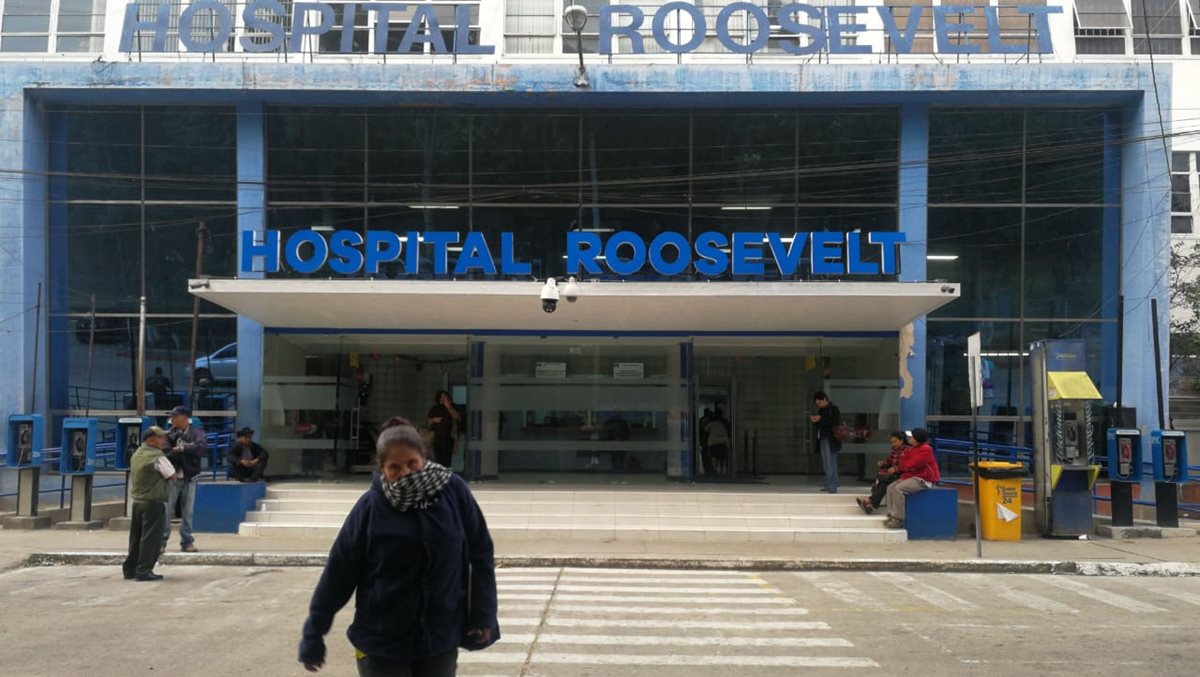 El Hospital Roosevelt fue uno de los primeros nosocomios en limitar el servicio en la consulta externa. (Foto Prensa Libre: Érick Ávila)