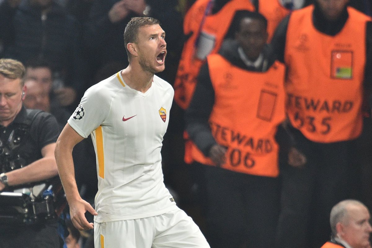 Edin Dzeko celebró así el la remontada momentánea del equipo italiano.