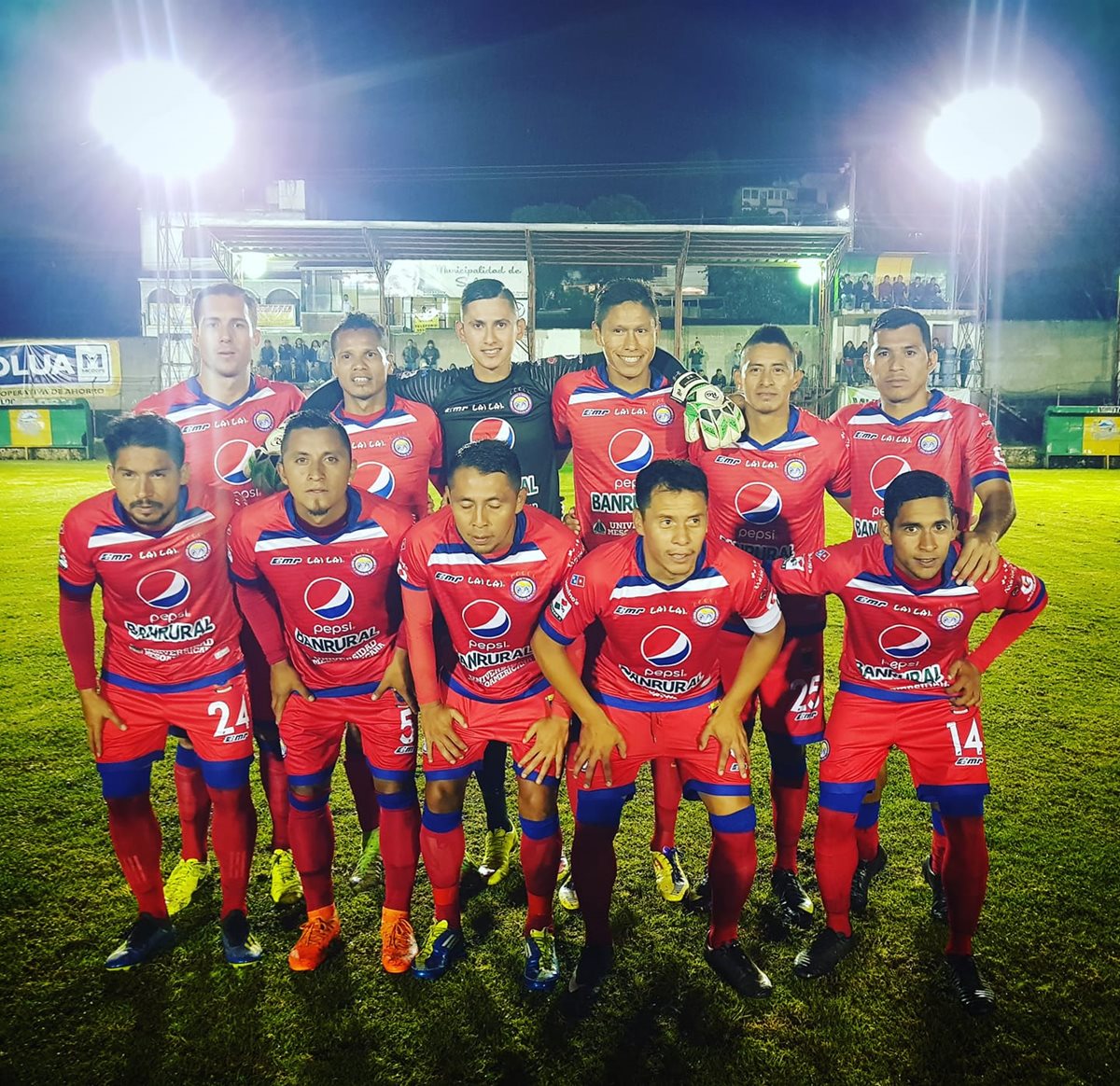 En el juego de ida de los 16avos. de final, Xelajú empató 2-2 de visita en Sololá. Este miércoles busca ratificar su clasificación a la siguiente ronda. (Foto Prensa Libre: Cortesía)