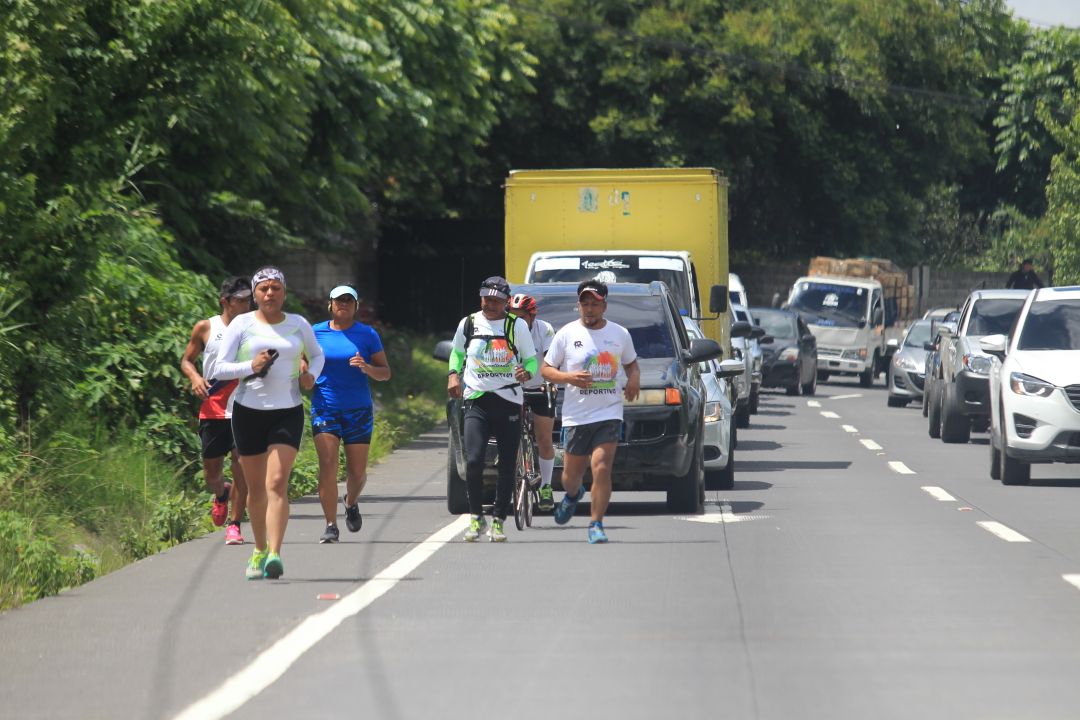 Debido a que no hay un espacio especializado para ello, los deportistas deben entrenar en la laguna de Los Aposentos.