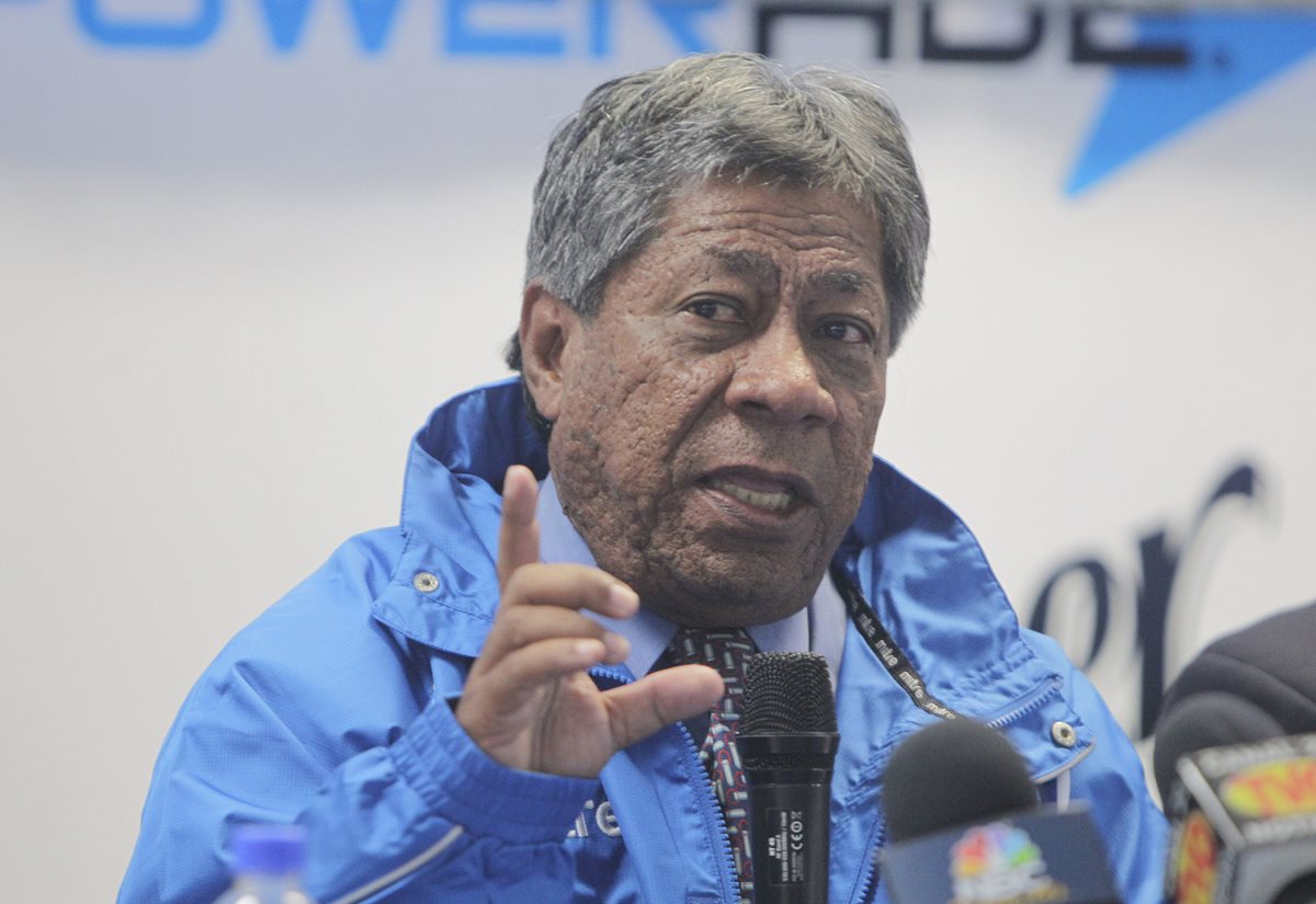 Ramón "Primitivo" Maradiaga fue presentado ayer como el nuevo técnico de la selección salvadoreña de futbol. (Foto Prensa Libre: EFE)