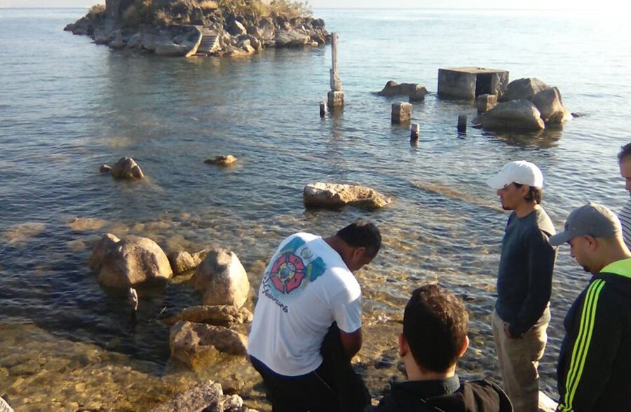 El cadáver de Bryan de Jesús Cabrera, de 22 años, fue rescatado de aguas del Lago de Atitlán. (Foto Prensa Libre: Ángel Julajuj)