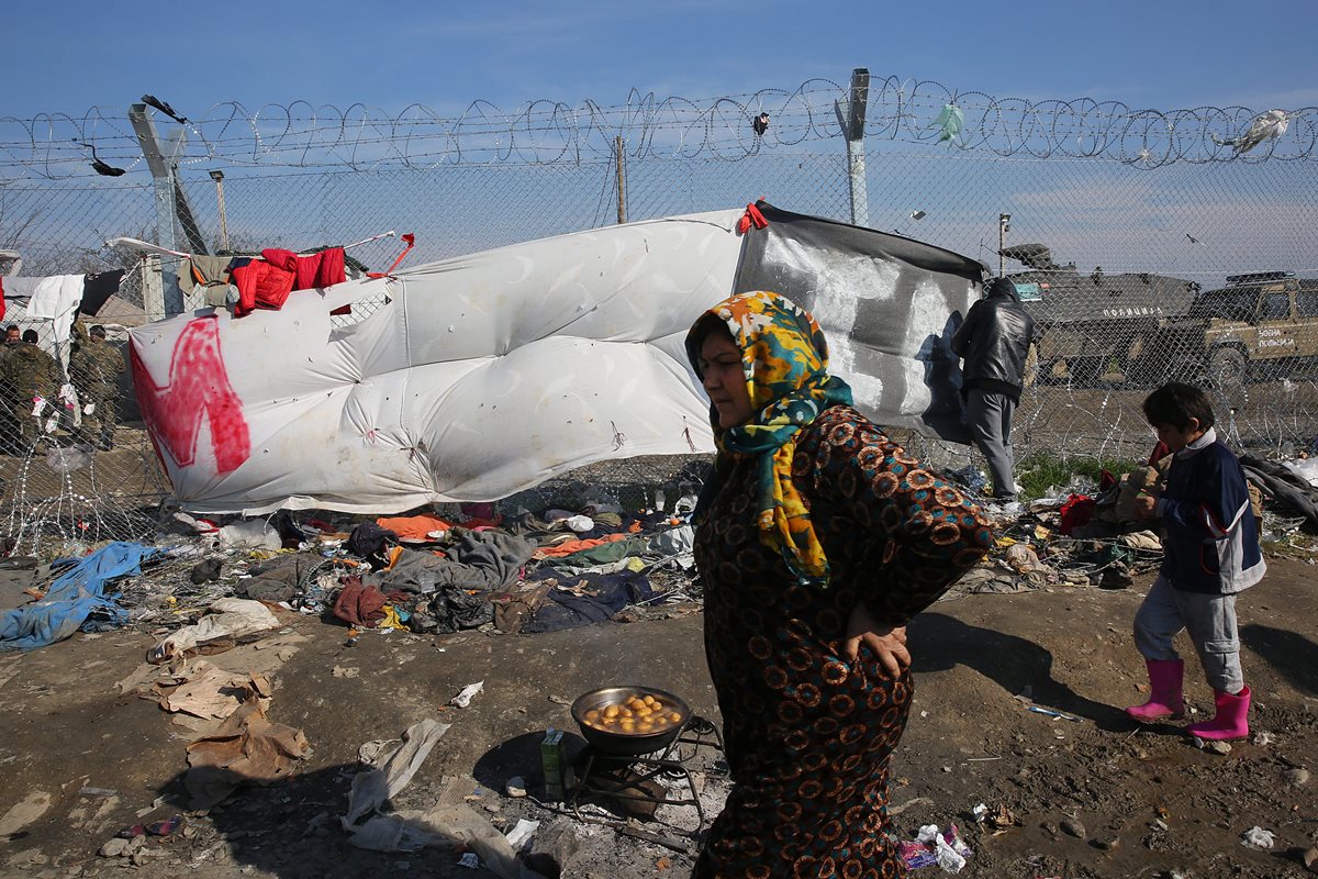 Los migrantes serán regresados desde Grecia a Turquía. (Foto Prensa Libre: EFE)