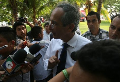 Álvaro Colom aseguró que tomará medidas legales contra grupos que lo han criticado.