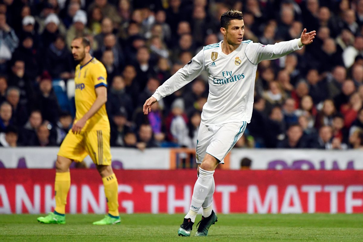 Cristiano pide la pelota para apurar el partido.