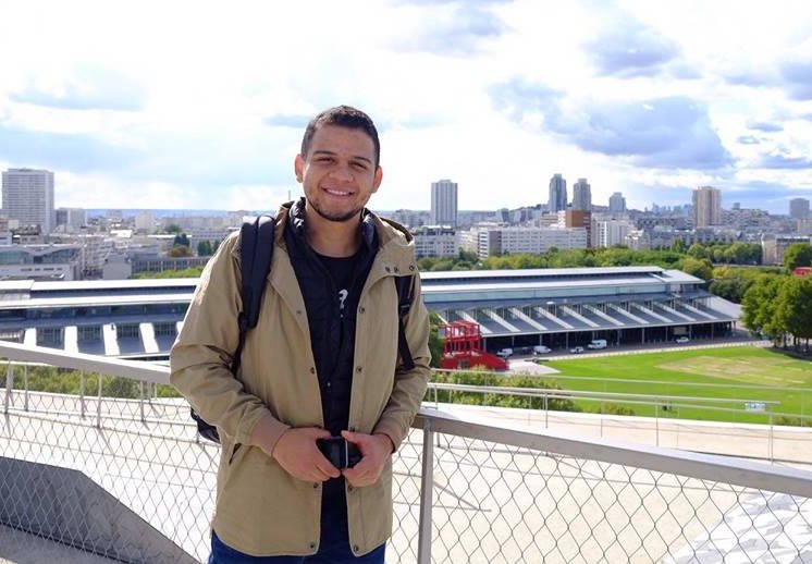 Kenny Alvizuris, viajó hace un mes a París con su maleta llena de sueños e ilusiones. (Foto Prensa Libre: Cortesía)