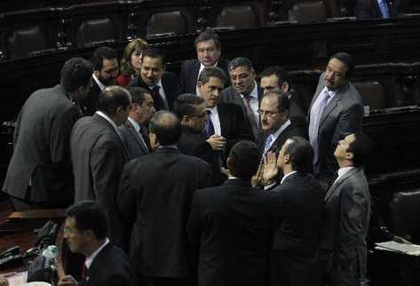 Diputados al Congreso son señalados de comprar voluntades a cambio de  la aprobación de plazas y leyes.