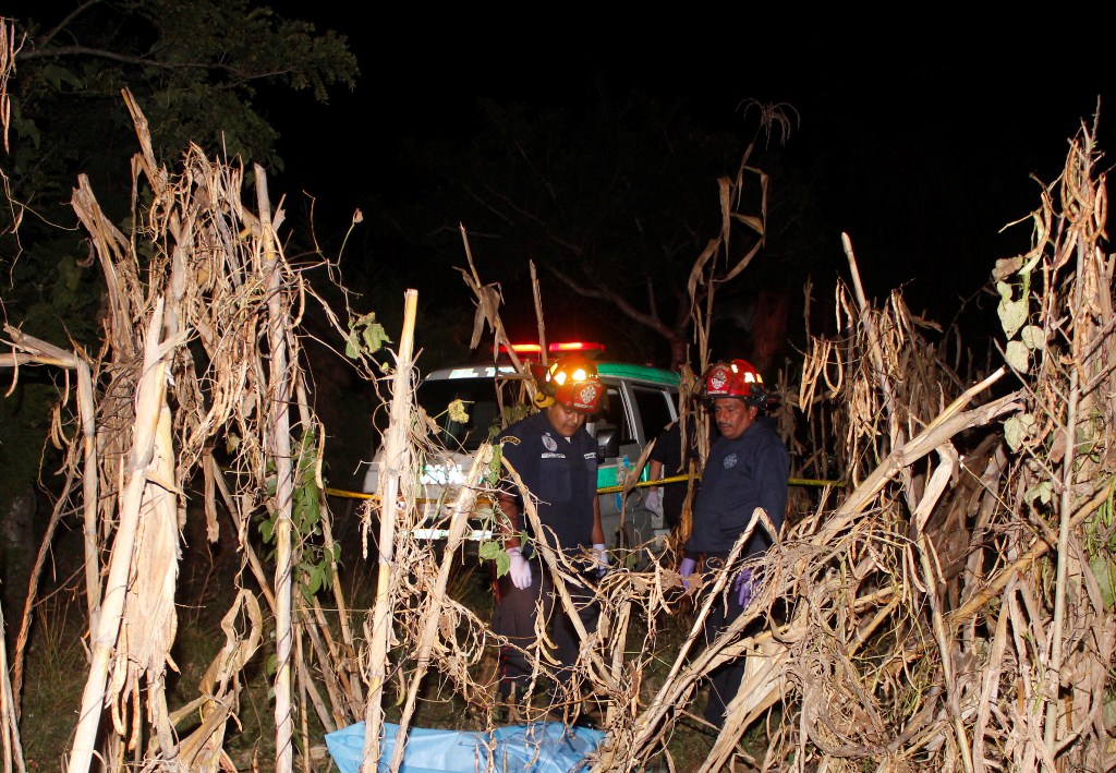 Lugar donde quedó el cadáver de Gómez Ovalle, en El Tejar, Chimaltenango. (Foto Prensa Libre: Víctor Chamalé).