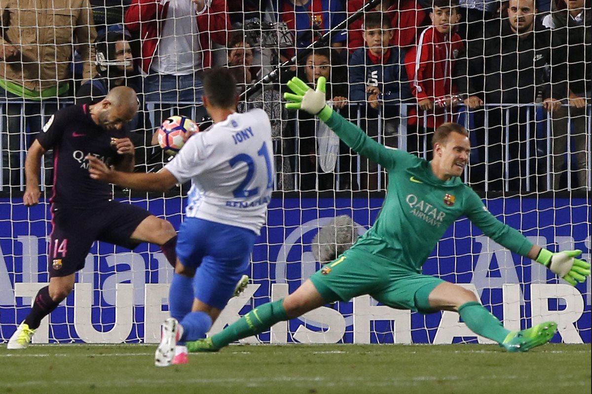 "Jony" Rodríguez vence a Ter Stegen para marcar el 2-0 sobre el Barcelona. (Foto Prensa Libre: EFE)