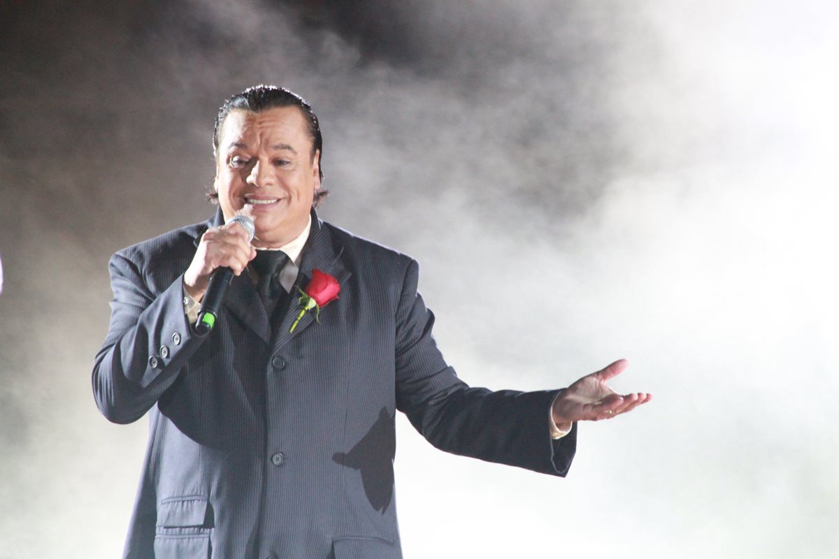 Juan Gabriel se llevó cinco premios Billboard en la edición de este año.