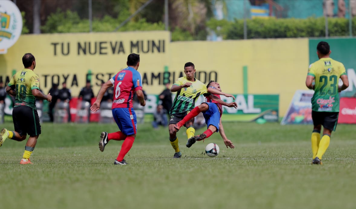 El duelo fue fuerte y peleado en el David Cordón Hichos.