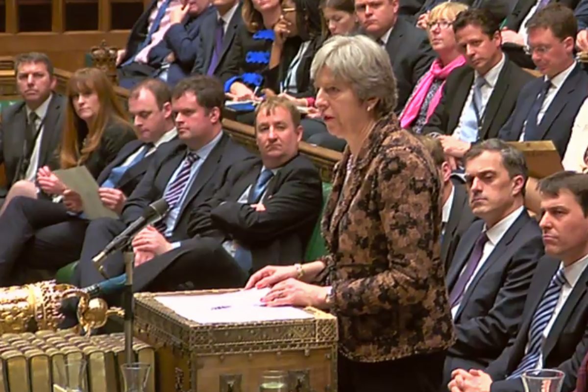 Theresa May dijo que era "altamente probable" que Moscú estuviera detrás del envenenamiento de un exagente ruso. (AFP).