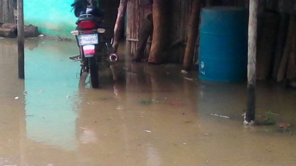 Una vivienda en Panzós, Alta Verapaz, es inundada por crecía del río Polochic. (Foto Prensa Libre: Conred)