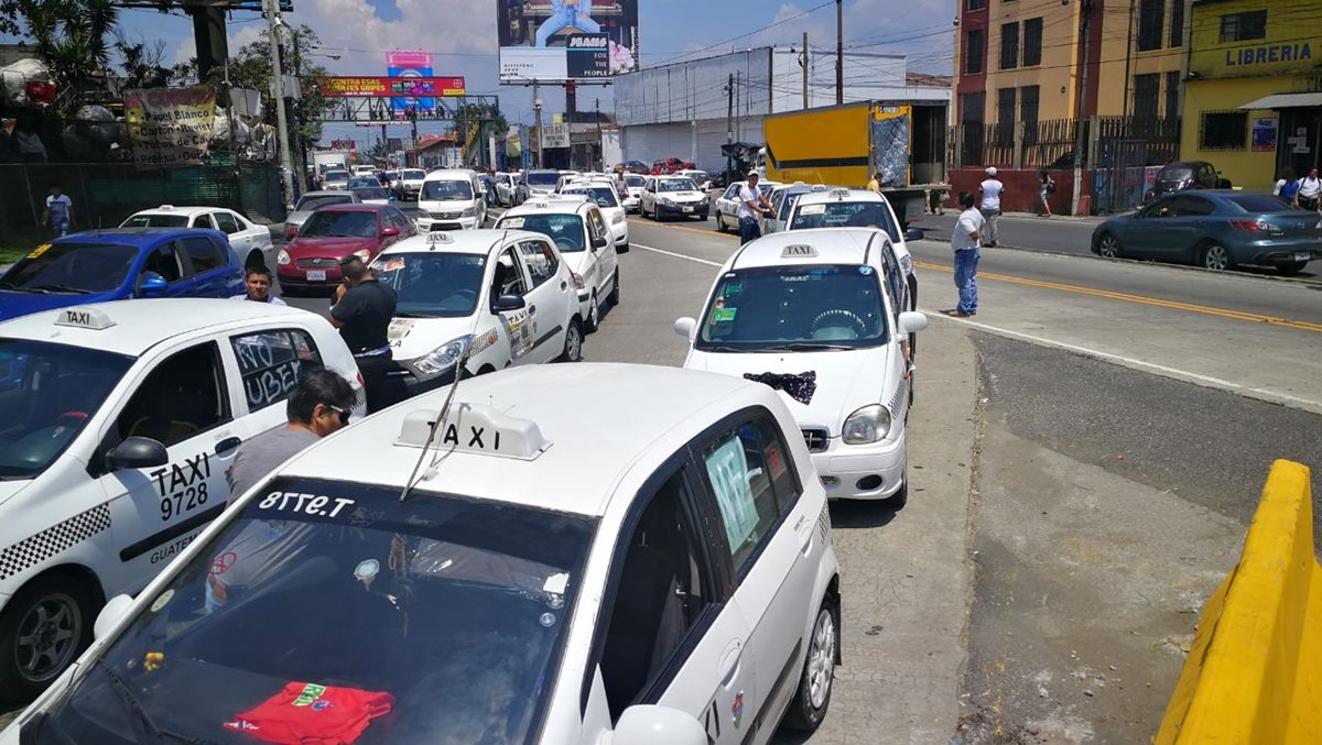 Los taxis avanzarán únicamente por la vía del Transmetro, según anunciaron.