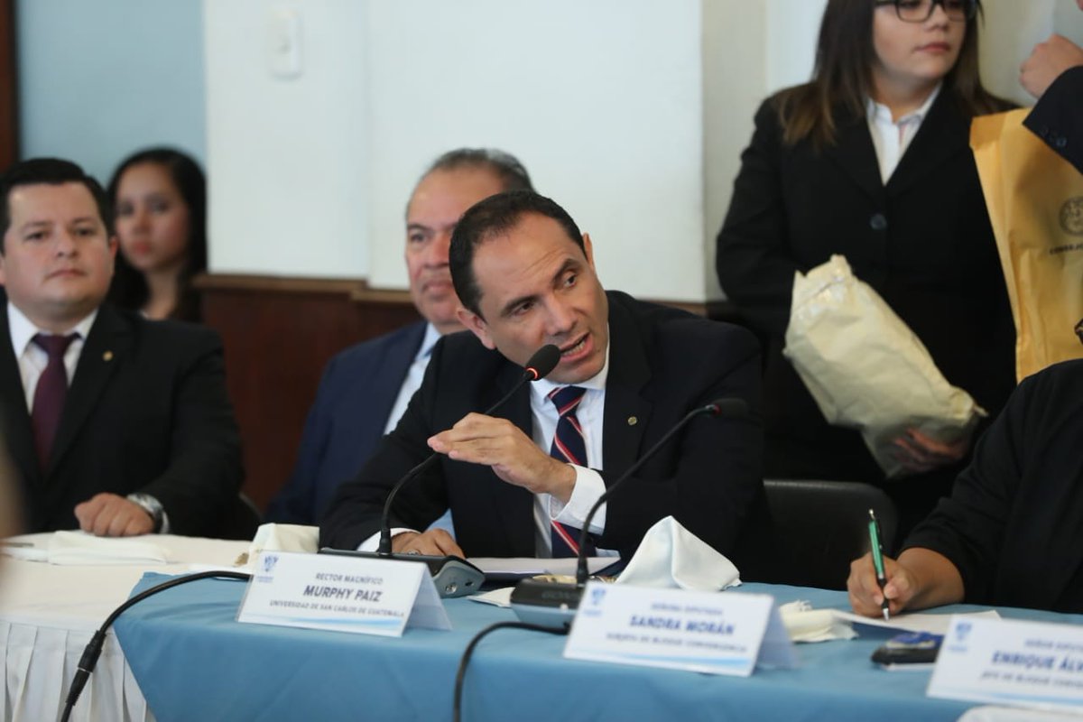 El rector de la Usac Murphy Paíz, visitó hoy el Congreso. (Foto Prensa Libre: Hemeroteca PL)