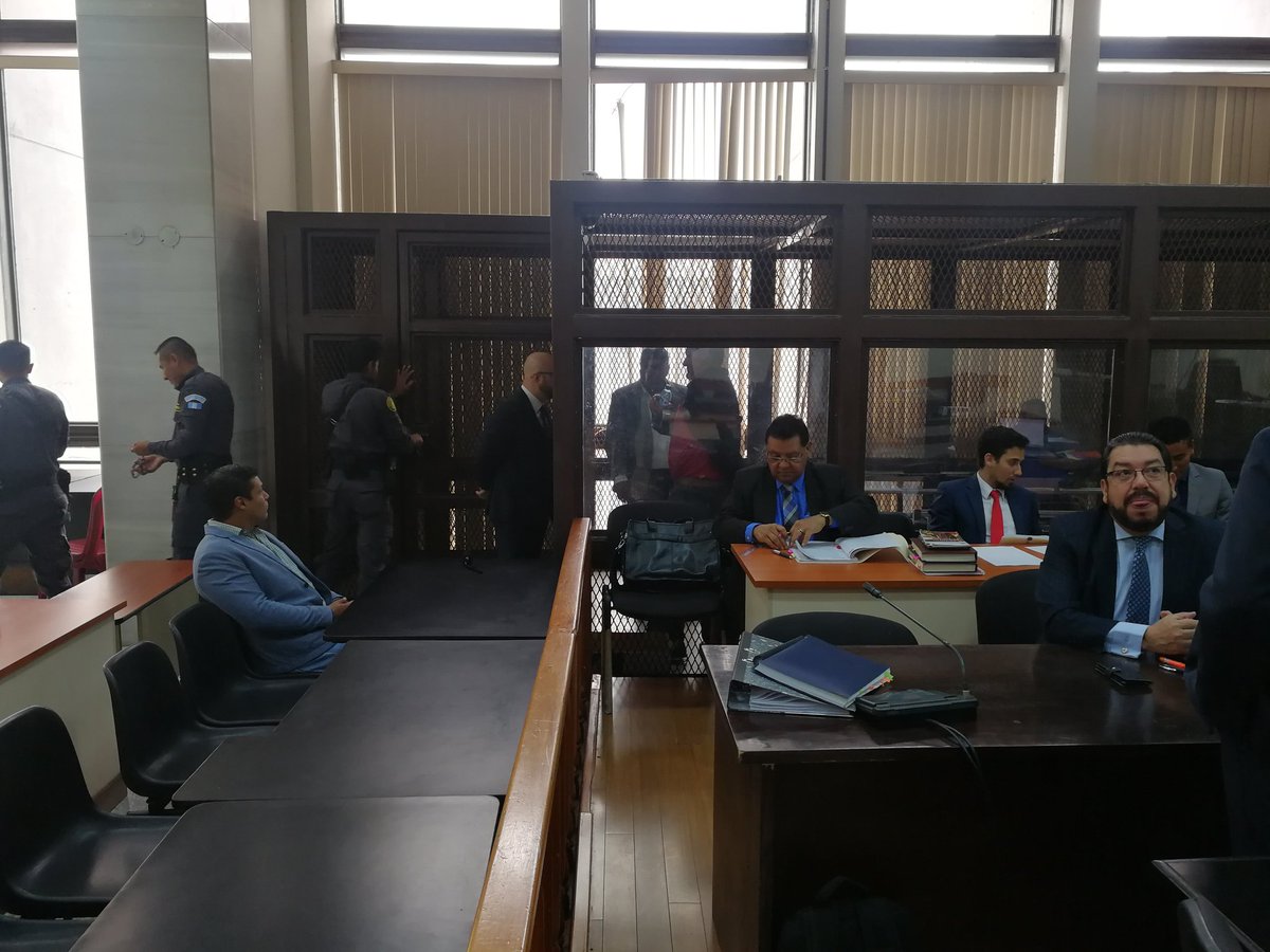 El comienzo del juicio a los implicados en el caso Génesis se suspendió (Foto Prensa Libre: Kenneth Monzón)