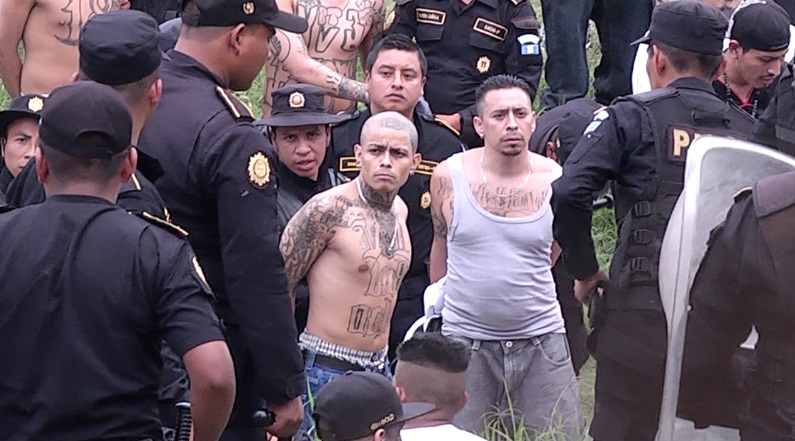 Reos son contados durante una requisa en el sector 11 del Preventivo para Hombres, en la zona 18. (Foto Prensa Libre: Hemeroteca PL)