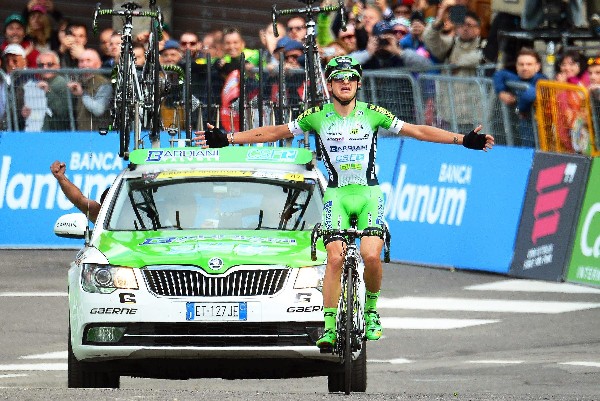 Giulio Ciccone, del equipo Bardiani CSF, celebra su victoria en la décima etapa del Giro de Italia. (Foto Prensa Libre: EFE).
