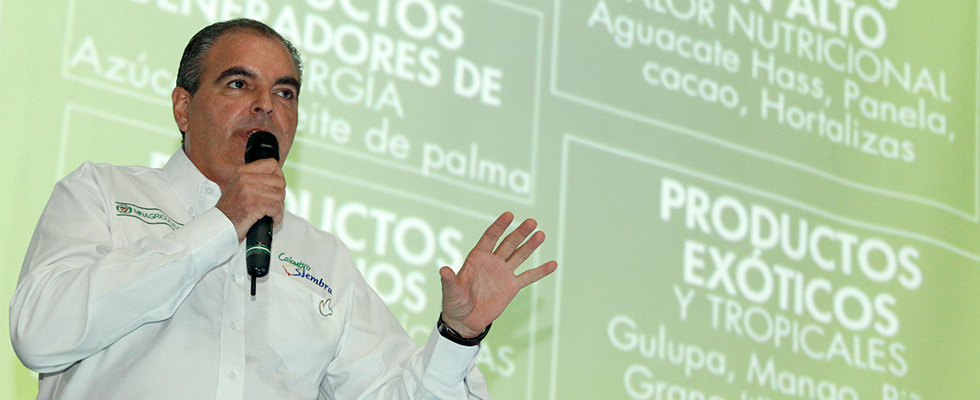 Aurelio Iragorri Valencia, jefe de la Cartera Agropecuaria de Colombia, indicó que Colombia Siembra es la nueva política del Gobierno Nacional liderada por el MinAgricultura. (Foto Prensa Libre: minagricultura.gov.co)