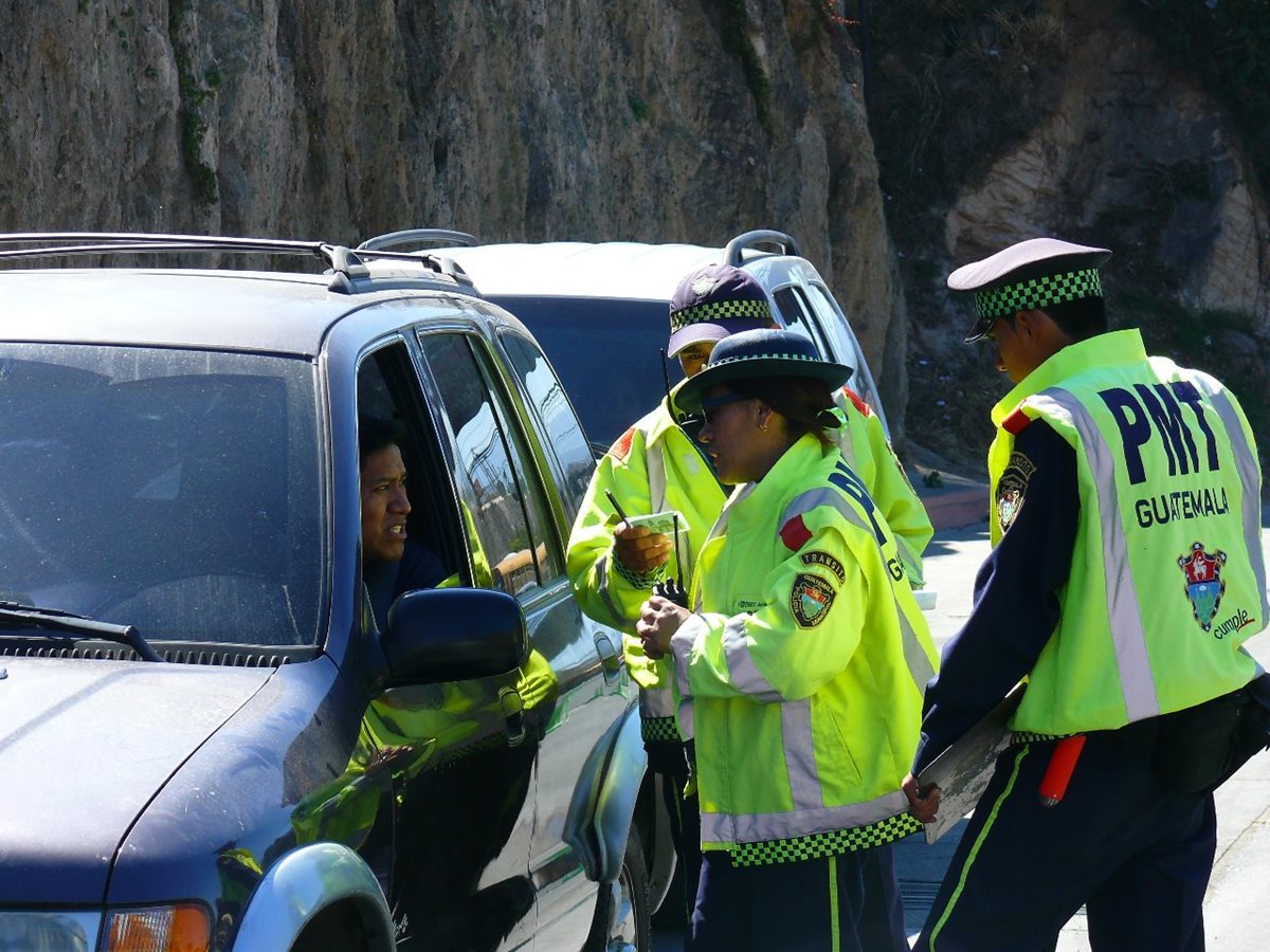 Operativo de la PMT de la capital, en busca de pilotos infractores. (Foto Hemeroteca PL)