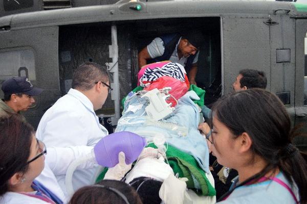Gustavo Chim Xet fue trasladado al Hospital Roosevelt, vía aérea, desde Xela.