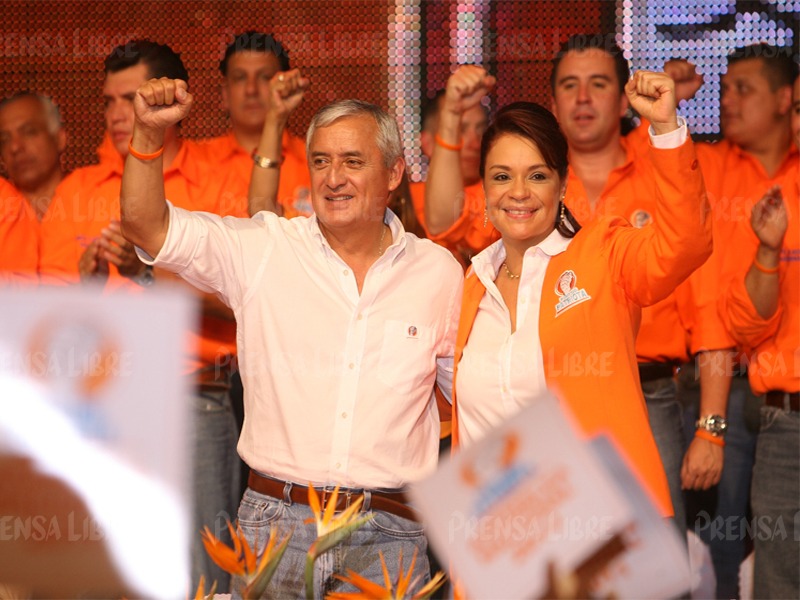 Otto Pérez Molina y Roxana Baldetti durante un mitín del PP en 2011. (Foto Prensa LIbre: Hemeroteca PL)