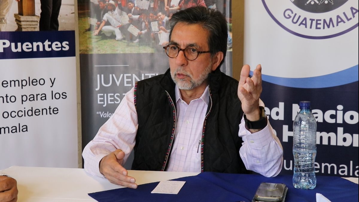 Luis Arreaga, embajador de Estados Unidos, durante su visita de tres días en Quiché. (Foto Prensa Libre: Héctor Cordero).