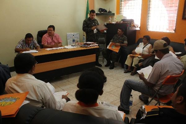 Integrantes  de  la comuna  y sectores  sociales   de San Lorenzo, durante  la formación  de comité.