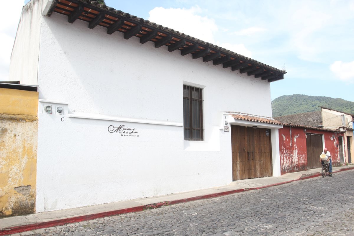 Fachada del Hotel Mansión de la Luz, ubicado en 3a Calle Oriente No. 30, Antigua Guatemala, Sacatepéquez. (Foto Prensa Libre: Miguel López)