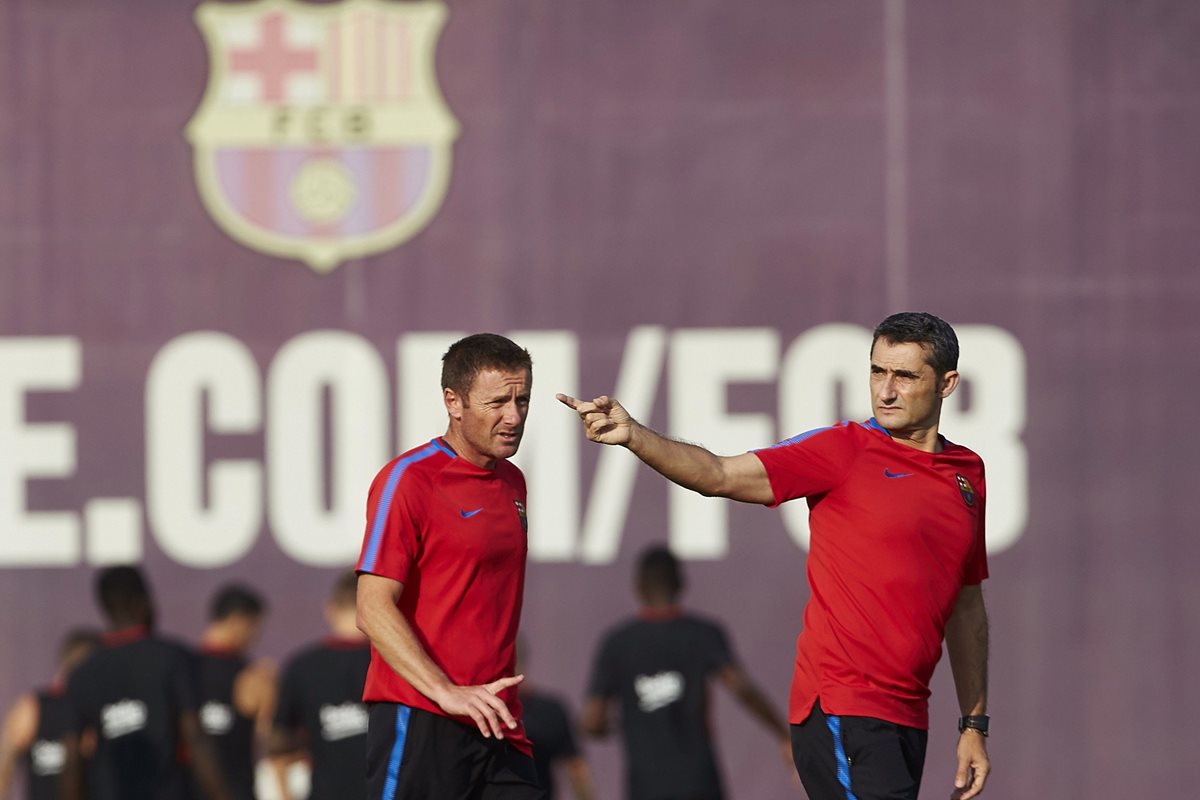 El técnico Ernesto Valverde dirigirá el martes su primer duelo de la Liga de Campeones, frente a la Juventus. (Foto Prensa Libre: AFP)