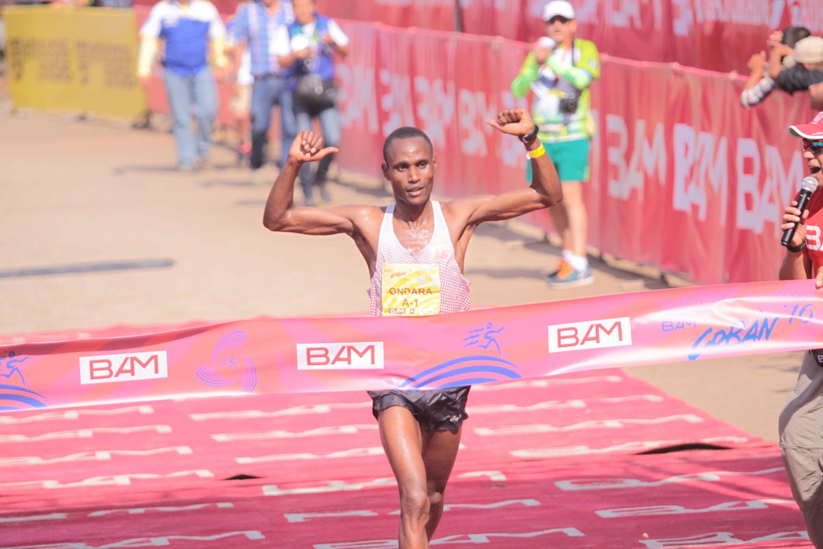 Ondara cumplió con una nueva gran actuación en el Medio Maratón de Cobán. (Foto Prensa Libre: Jesús Cuque)