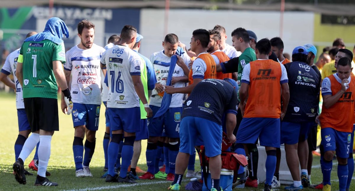 Bajo un sofocante calor Guastatoya y Cobán Imperial disputaron un partido con pocas opciones de gol.