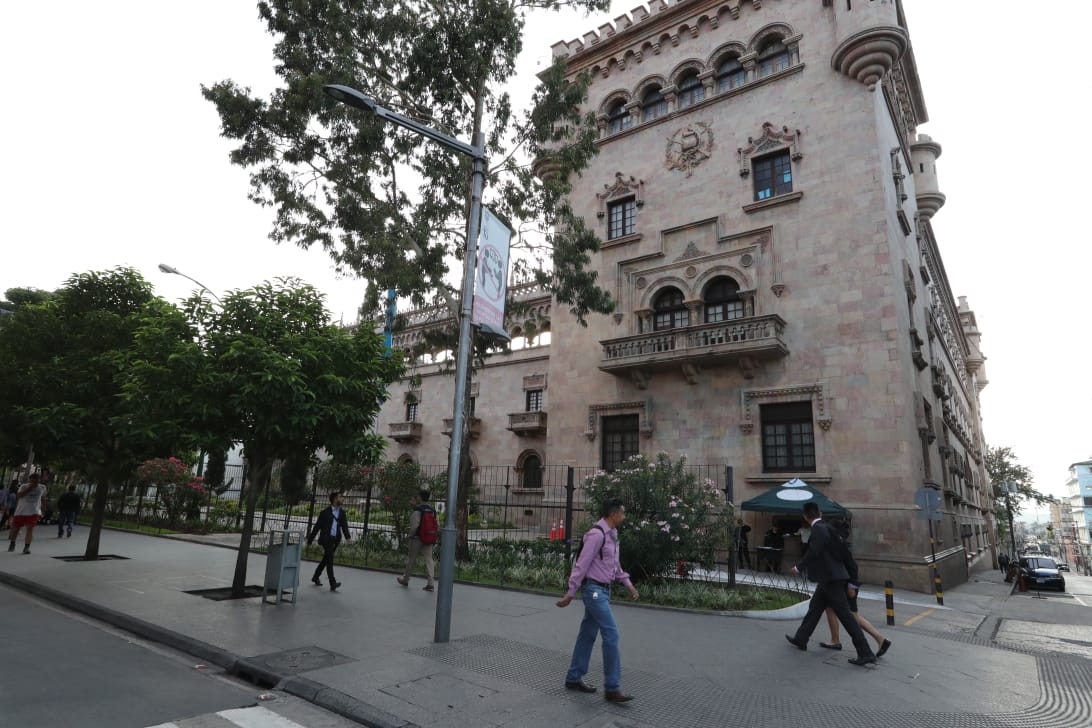 El Ministerio de Gobernación, durante la gestión de Enrique Degenhart, ha efectuado cambios en los altos mandos de la Policía Nacional Civil que han causado críticas por parte de sectores de la sociedad civil. (Foto Prensa Libre: Enrique Paredes)