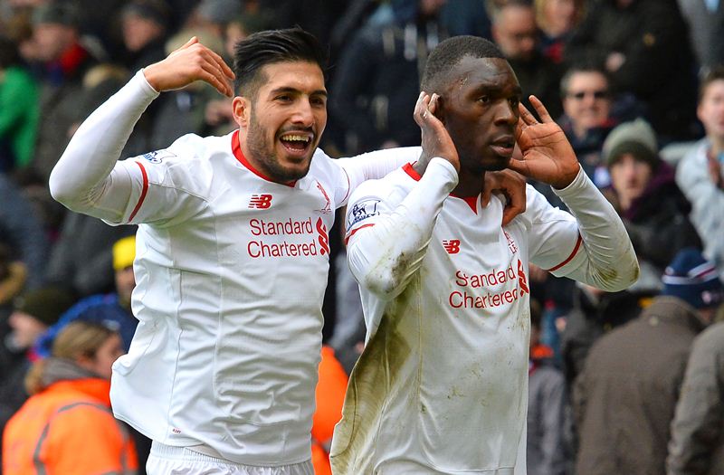 Zaire-born y Benteke celebran uno de los goles esta tarde. (Foto Prensa Libre: AFP)