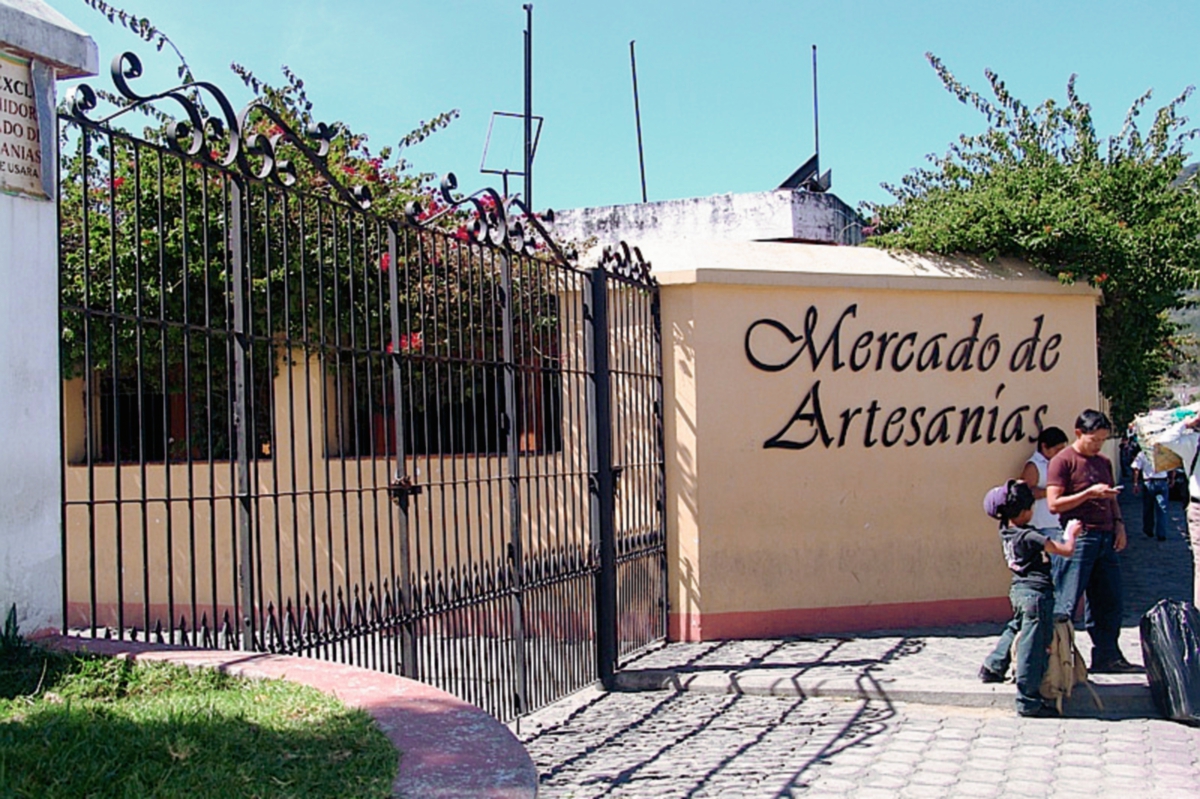 La Asociación del Mercado de Artesanías, zona 13, interpuso una acción legal en la CC, contra el presidente Otto Pérez Molina. (Prensa Libre: foto hemeroteca, pl).