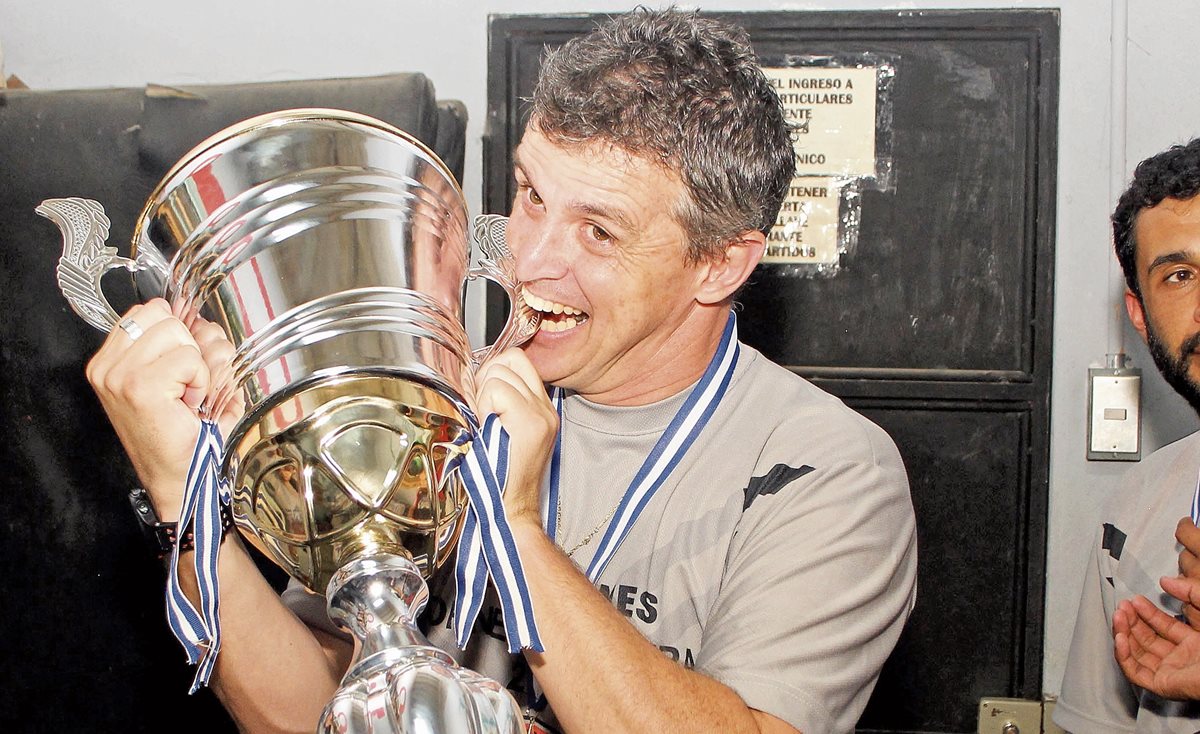 Daniel Berta, técnico de Siquinalá. (Foto Hemeroteca PL)