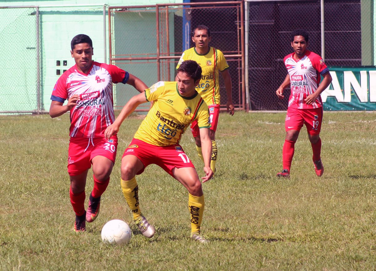 En el estadio municipal de El Tumbador, Marquense y Malacateco nivelaron sin goles en una partido de preparación (Foto Prensa Libre: Alexánder Coyoy)