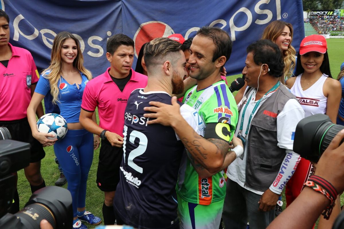 El saludo de los capitanes, Jean Márquez y José Manuel Contreras.