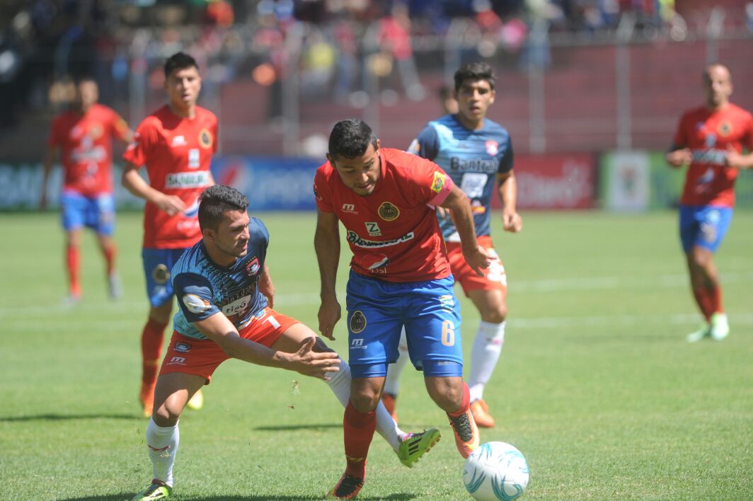 Municipal y Mictlán están 0-0 en el estadio El Trébol. (Foto Prensa Libre: Francisco Sánchez)