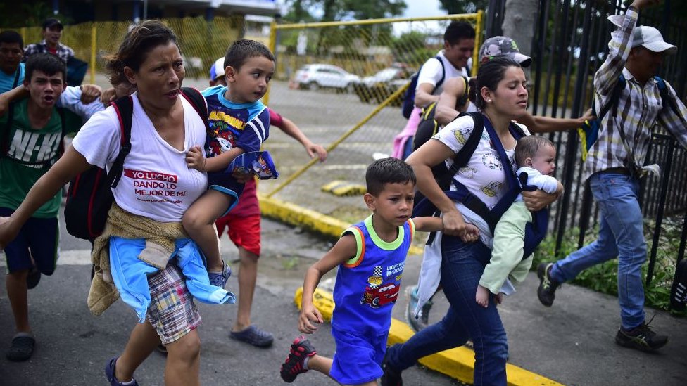 Miles de niños migrantes llegan a diario a EE. UU.  a pedir asilo, muchos llegan solos, otros con sus familias. (Foto Prensa Libre: Hemeroteca PL)