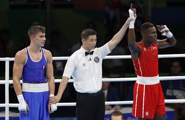 La Asociación Internacional de Boxeo (AIBA) actuó después de que varios púgiles y entrenadores fueron perjudicados por las malas decisiones aribitrales en el boxeo de Río 2016 (Foto Prensa Libre: EFE)