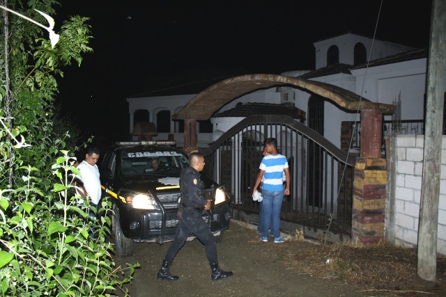 El delincuente se refugió en una propiedad lujosa ubicada en un callejón de nombre El Calvario en dicha aldea. (Foto Prensa Libre: Héctor Contreras)