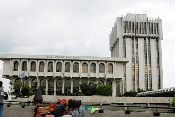 La nueva Ley de la Carrera Judicial cobrará vigencia dentro de cuatro meses luego de su publicación en el diario oficial. (Foto Prensa Libre: Hemeroteca PL)