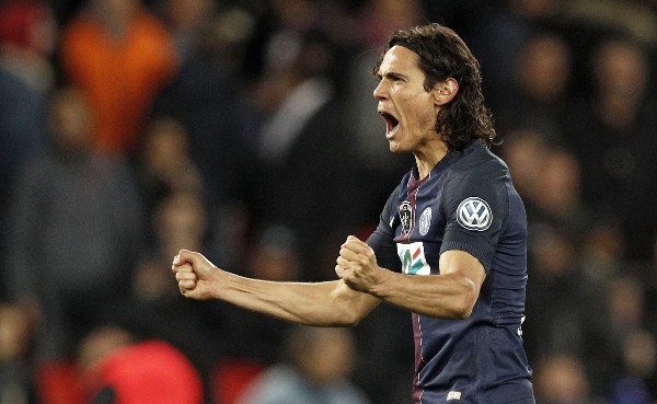 Edinson Cavani, del Paris Saint Germain, celebra su anotación ante el AS Monaco. (Foto Prensa Libre: EFE).