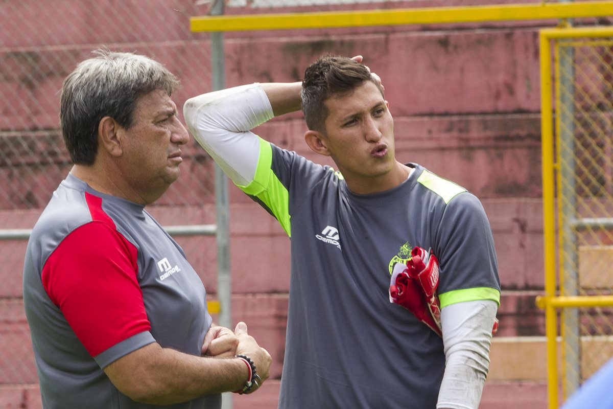 El guardameta nacional Ábner Úbeda se ejercita con los rojos en esta nueva temporada. (Foto Prensa Libre: Norvin Mendoza)