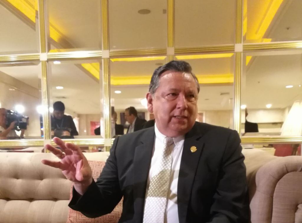 Juan Alfonso Fuentes Soria abordó este jueves diversos temas referentes a su candidatura director general de la Unesco. (Foto Prensa Libre: Yanira Alvizurez)